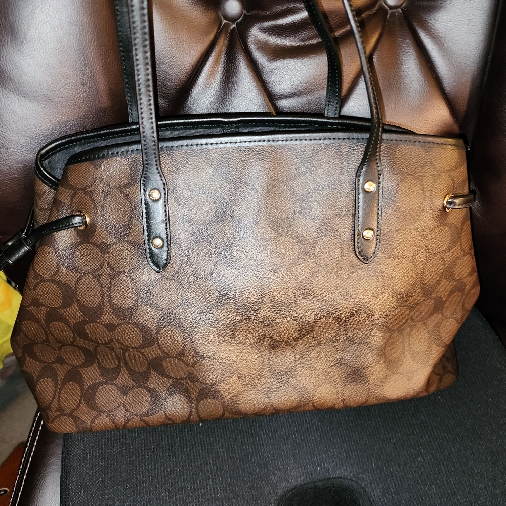 ✨💞Coach Drawstring CarryAll💞✨ - Picture 2 of 5